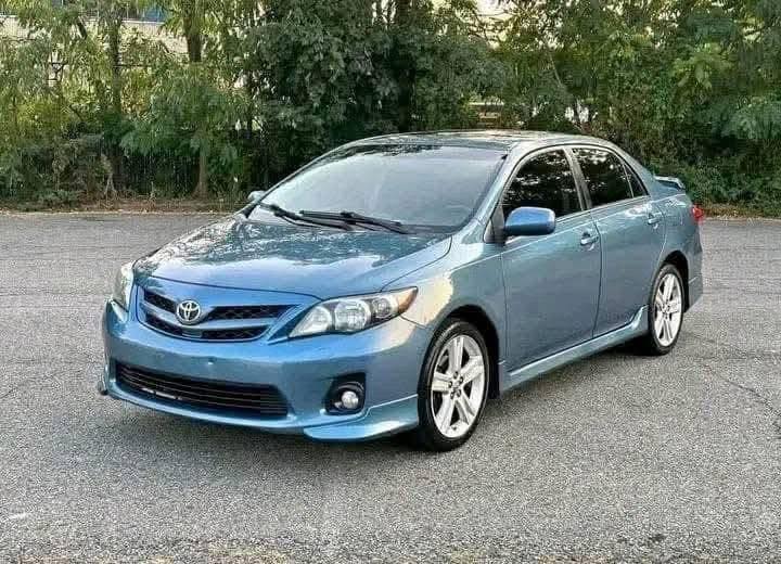 Toyota Corolla side view