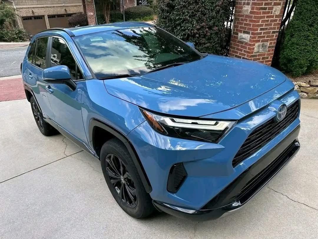 Toyota RAV4 side view